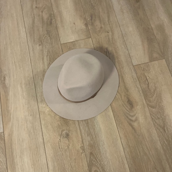 Classic Wide-Brim Felt Fedora Hat in Beige- Aritzia - Picture 2 of 2